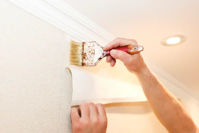Pose de papier peint à Montbrun — revêtements muraux et toiles de verre